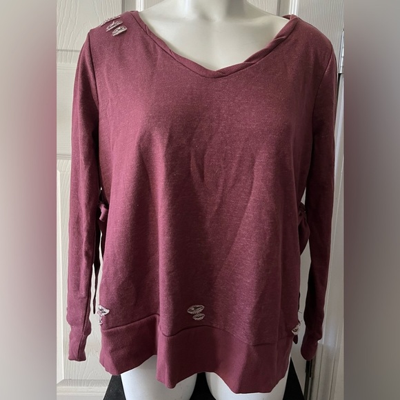 NWT Romeo + Juliet Couture Mauve Distressed Blouse size Medium - Picture 3 of 9